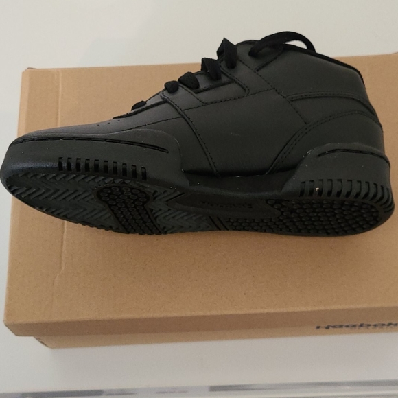 New Sneakers🔥SOLD🔥 - Picture 3 of 4